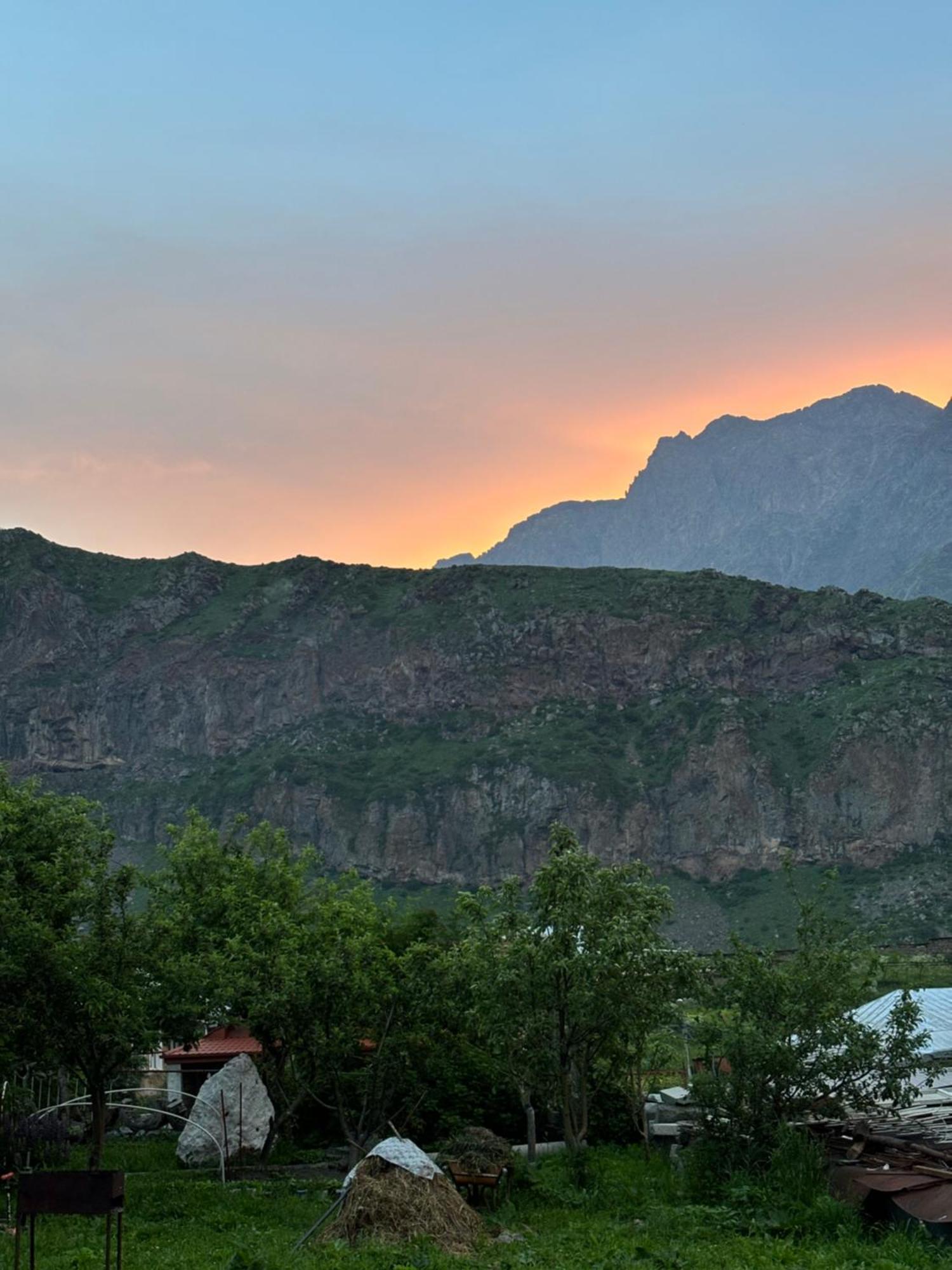 Family Hostel Nika Kazbegi Dış mekan fotoğraf